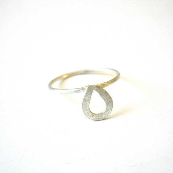 tiny drop ring| χειροποιητο δαχτυλιδι ασημι minimal - chic, μονόχρωμες, fashion, vintage, ιδιαίτερο, μοντέρνο, ασήμι 925, σταγόνα, μέταλλο, χειροποίητα, minimal, must, ασημένια, ασημένια, ευκολοφόρετο, διαχρονικό, amano, contemporary, trend