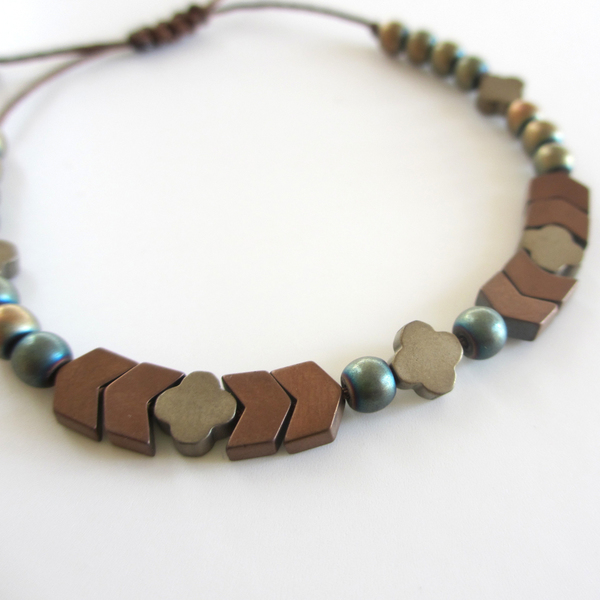 Χειροποίητο βραχιόλι από ματ αιματίτη μπρονζέ - ημιπολύτιμες πέτρες, chic, charms, ιδιαίτερο, μοναδικό, μοντέρνο, γυναικεία, δώρο, σταυρός, αιματίτης, βραχιόλι, κορδόνια, χειροποίητα, χάντρες, για όλες τις ώρες, minimal, αυξομειούμενα