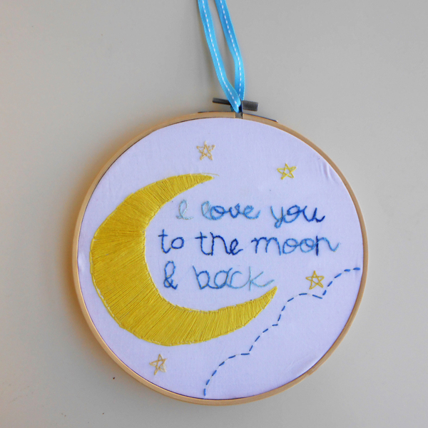 Τελάρο διακόσμησης απο bamboo "love you to the moon and back" - ύφασμα, διακοσμητικό, αγόρι, επιτοίχιο, αγάπη, τοίχου, κορδόνια, romantic, βρεφικά, τελάρα κεντήματος, κρεμαστά, για παιδιά