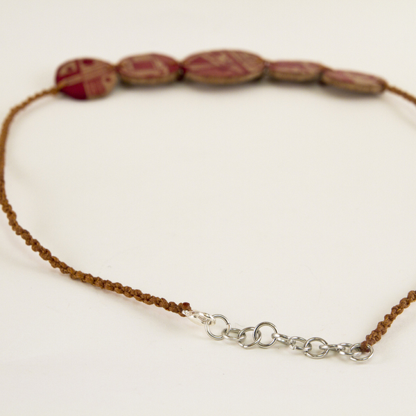 Ξύλινο κολιέ με γεωμετρικό μοτίβο "Il nome della Rosa" - ξύλο, κερωμένα κορδόνια, μοντέρνο, κολιέ, γεωμετρικά σχέδια, κοντό, minimal, κοντά, κρεμαστά, αυξομειούμενα - 3