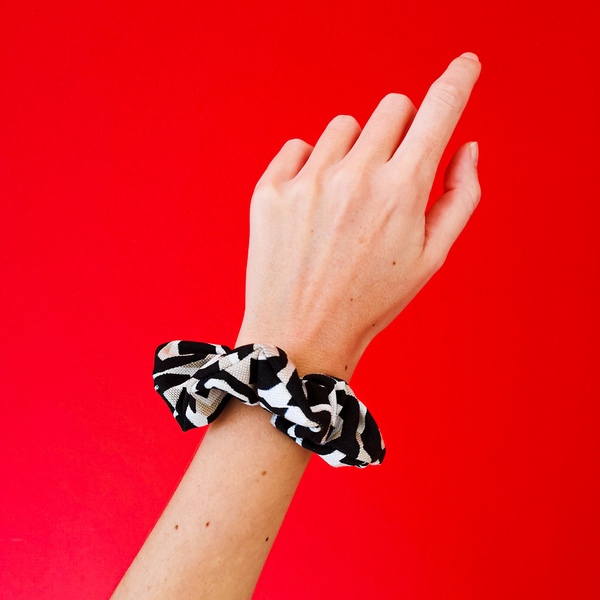 Geometric Leopard Scrunchie - λαστιχάκια μαλλιών - 2