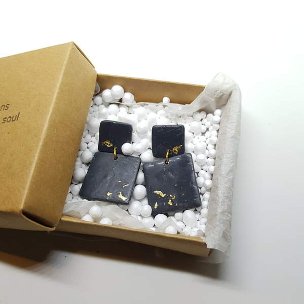 Μαύρο ζευγάρι με χρυσές λεπτομέρειες και glossy επιφάνεια. - πηλός, μικρά, boho, κρεμαστά, faux bijoux - 4