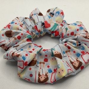 Υφασμάτινο λαστιχάκι scrunchie doctor - ύφασμα, μαλλιά, για τα μαλλιά, δώρα για γυναίκες, λαστιχάκια μαλλιών - 4