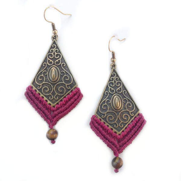 "Boho vibes" - Σκουλαρίκια μακραμέ με μεταλλικό ρόμβο σάπιο μήλο - μακραμέ, boho, μπρούντζος, κρεμαστά, γάντζος