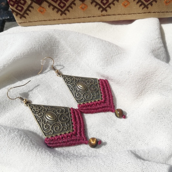 "Boho vibes" - Σκουλαρίκια μακραμέ με μεταλλικό ρόμβο σάπιο μήλο - μακραμέ, boho, μπρούντζος, κρεμαστά, γάντζος - 2