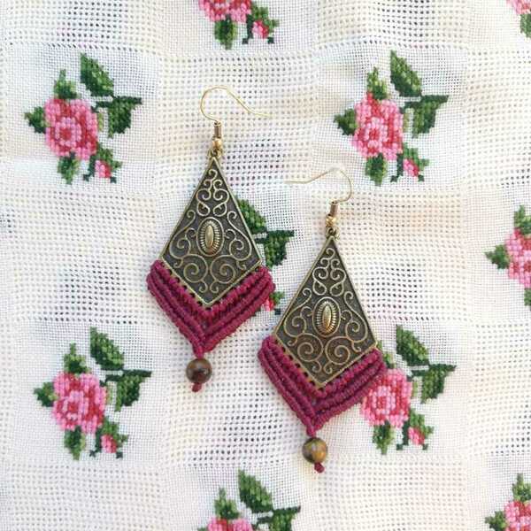 "Boho vibes" - Σκουλαρίκια μακραμέ με μεταλλικό ρόμβο σάπιο μήλο - μακραμέ, boho, μπρούντζος, κρεμαστά, γάντζος - 3