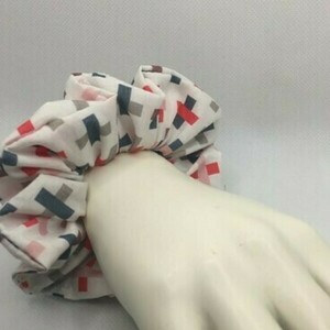 Υφασμάτινο λαστιχάκι scrunchie λευκό - ύφασμα, μαλλιά, δώρα για γυναίκες, λαστιχάκια μαλλιών - 4