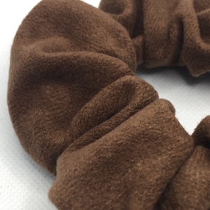 Υφασμάτινο λαστιχάκι scrunchie καφέ - ύφασμα, για τα μαλλιά, λαστιχάκια μαλλιών - 4