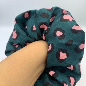 Scrunchie σε pattern Λεοπάρ κυπαρισσί - ύφασμα, animal print, λαστιχάκια μαλλιών - 2