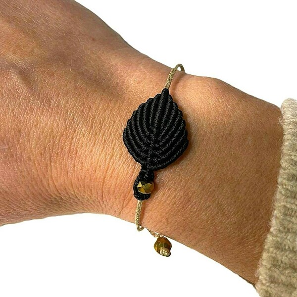 Βραχιόλι φύλλο μαύρο χειροποίητο μακραμέ με κρυστάλλινες χάντρες - μακραμέ, κορδόνια, χάντρες, φύλλο, αυξομειούμενα - 2