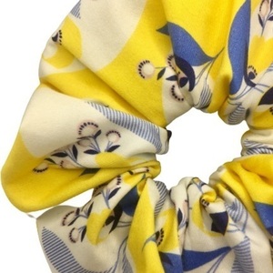 Υφασμάτινο λαστιχάκι scrunchie- wild flowers - ύφασμα, λουλούδια, για τα μαλλιά, λαστιχάκια μαλλιών - 2