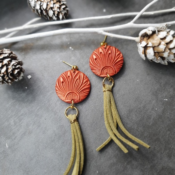 " Mystic Suede II" I Χειροποίητα κρεμαστά σκουλαρίκια από πολυμερικό πηλό με στοιχεία suet - 9,5 cm - χρώμα χάλκινο / χακί - πηλός, μακριά, κρεμαστά, φθηνά