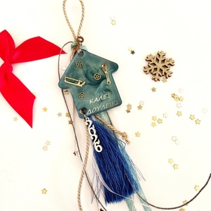 Γούρι, σπιτάκι χειροποίητο από υγρό γυαλί με εργαλεία. - γυαλί, ρητίνη, σπίτι, παππούς, γούρια - 4