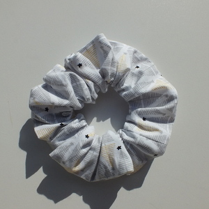 Σετ δώρου με 3 χριστουγεννιάτικα Scrunchies χρυσό/αστεράκια - ύφασμα, χειροποίητα, χριστουγεννιάτικα δώρα, σετ δώρου, δώρα για γυναίκες, λαστιχάκια μαλλιών - 2