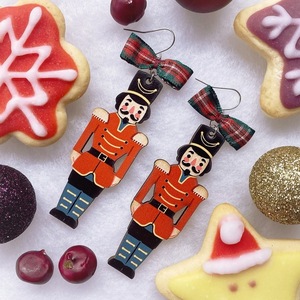 "The Nut-cracker" | Χριστουγεννιάτικα σκουλαρίκια με ξύλινο μοτίφ - ξύλο, μακριά, ατσάλι, κρεμαστά, γάντζος - 2