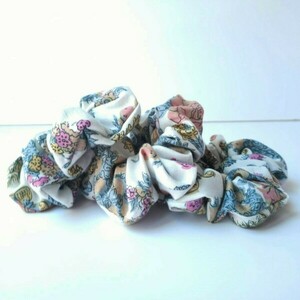 Makeba υφασμάτινο scrunchie light floral - ύφασμα, λαστιχάκια μαλλιών - 5