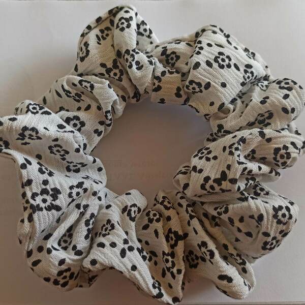 makeba handmade φλοράλ scrunchie ασπρόμαυρο - ύφασμα, λαστιχάκια μαλλιών - 2