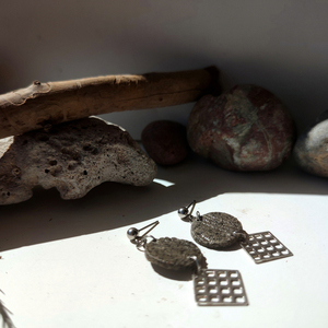 Granite circle with silver diamond earrings / Λευκός κύκλος απο πηλό με ασημένιο ρόμβο - ασήμι, πηλός, μακριά, κρεμαστά, καρφάκι - 3