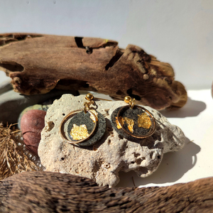 Granite circle with gold leaves earrings/ Πηλός με υφή γρανίτη σε κυκλικό σχήμα και με φύλλα χρυσού - επιχρυσωμένα, πηλός, μακριά, κρεμαστά, καρφάκι - 2