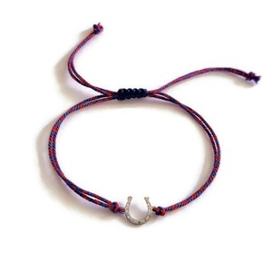 Ανδρικό βραχιόλι από ανοξείδωτο ατσάλι με στοιχείο πέταλο αλόγου. Διαθέσιμο σε πέντε αποχρώσεις. Αυξομειούμενο μέγεθος ,διάσταση στοιχείου 10*13,5mm. Γούρι 26 , 2026 . - κορδόνια, ατσάλι, γούρια