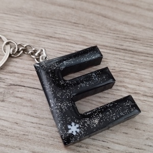Μπρελόκ Μονόγραμμα -Ε-μαύρο με χιονονιφάδα από υγρό γυαλί - ρητίνη, αξεσουάρ, μονογράμματα, σπιτιού, μπρελοκ κλειδιών - 2