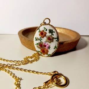 Κολιέ με κέντημα, μενταγιόν, 31,5 εκ., χειροποίητο, κεντημένο στο χέρι, λουλούδια. - κεντητά, κοντά, λουλούδι, ατσάλι, μενταγιόν - 4