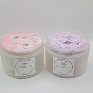 BODY BUTTER με βούτυρο καρυτέ, βούτυρο καρύδας, αμυγδαλέλαιο, έλαιο jojoba, αιθέριο έλαιο βανίλια ή βανίλια καρύδα, βιταμίνη Ε και φυτικά χρώματα. 160γρ - 4