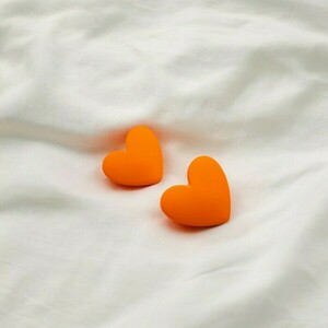 "Tangerine Heart" Πορτοκαλί Σκουλαρίκια Καρδιά Rubber Effect - ρητίνη, μεγάλα - 2