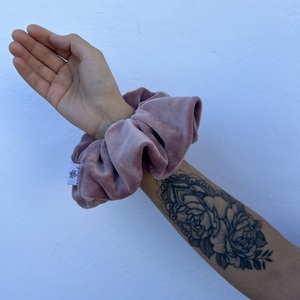Dusty pink velvet XL scrunchie - ύφασμα, για τα μαλλιά, λαστιχάκια μαλλιών - 3