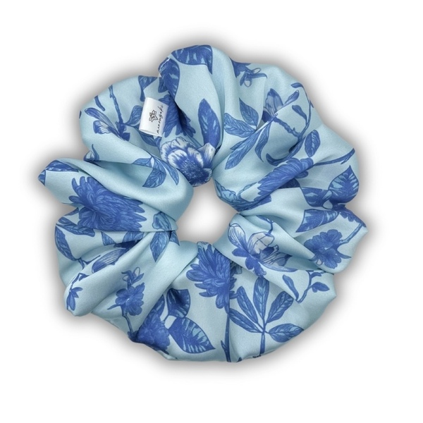 Azure bloom XL satin scrunchie - ύφασμα, λαστιχάκια μαλλιών, μεγάλα scrunchies