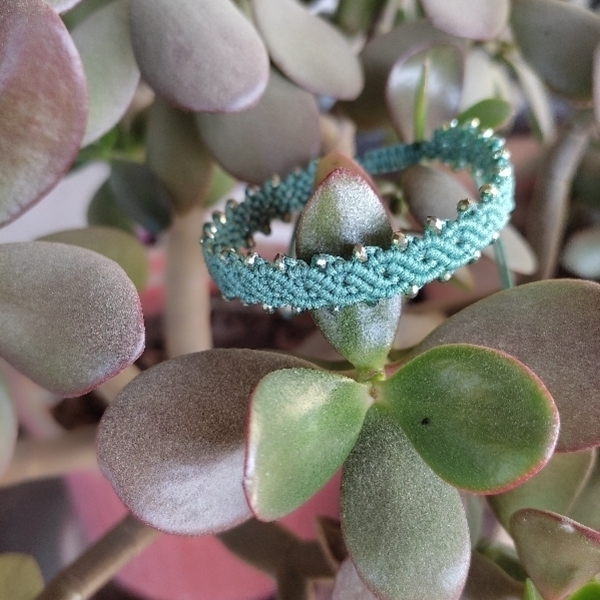 Μακραμέ βραχιόλι με αλυσιδωτή πλέξη και ασημί κρυστάλλινες χάντρες. - κορδόνια, νονά, boho, χεριού, αυξομειούμενα - 2