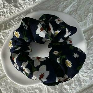Scrunchie pattern με λουλούδια μπλε 1τμχ - ύφασμα, λαστιχάκια μαλλιών - 3