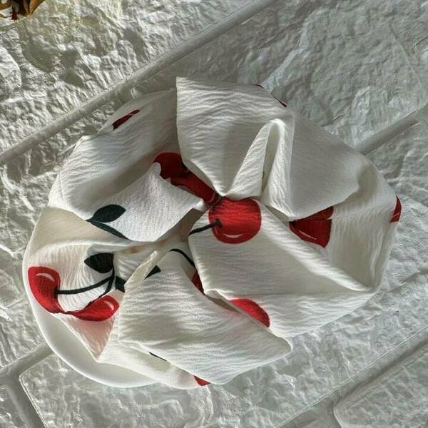 Scrunchie με pattern κεράσια λευκό - ύφασμα, λαστιχάκια μαλλιών