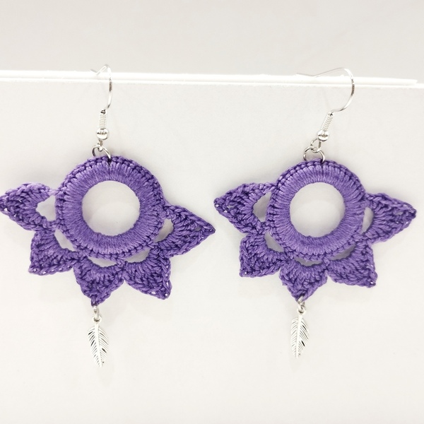 Σκουλαρίκια "Dangling Star" - Μωβ - λουλούδι, μικρά, ατσάλι, γάντζος, πλεκτά - 2