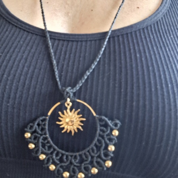 Μακραμέ κολιέ "Ήλιος " σε μαύρο με χρυσό ατσάλινο στοιχείο - μακριά, ατσάλι, boho - 5