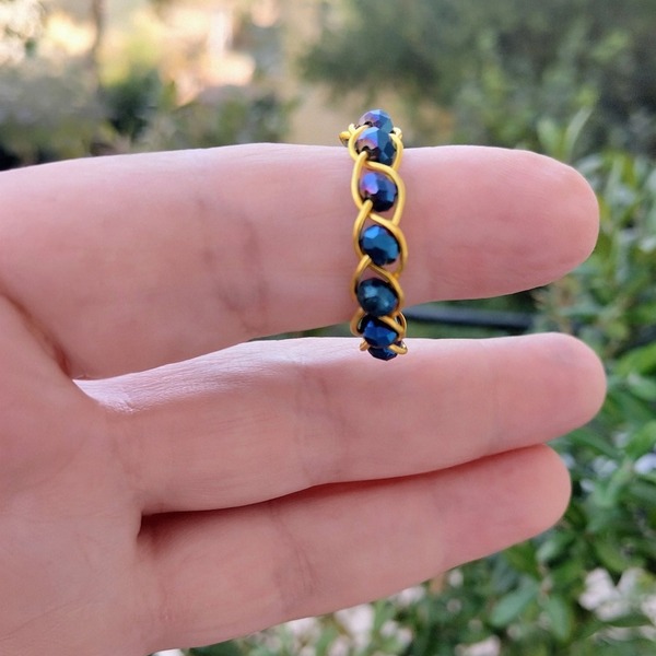 Χειροποίητο δαχτυλίδι με χάλκινο σύρμα και μπλε κρυσταλλάκια - επιχρυσωμένα, χαλκός, χάντρες, σταθερά, φθηνά - 3