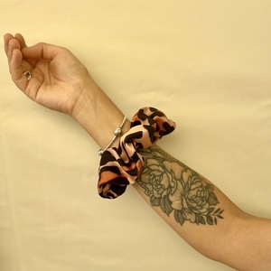 Leopard regular satin scrunchie - ύφασμα, animal print, λαστιχάκια μαλλιών - 2