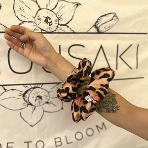 Leopard regular satin scrunchie - ύφασμα, animal print, λαστιχάκια μαλλιών - 3