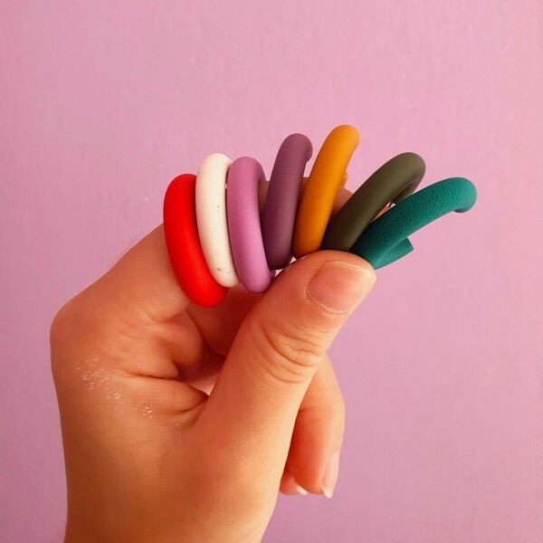 Πολύχρωμοι Κρίκοι - Κόκκινοι| Χειροποίητα σκουλαρίκια πηλού - πηλός, μικρά, ατσάλι, boho, καρφάκι - 2