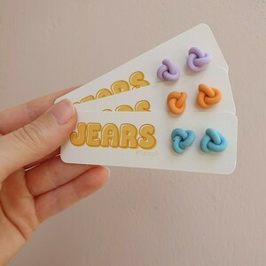 Knots Small Studs – Pastel Shades - πηλός, μικρά, ατσάλι, boho, πλεκτά