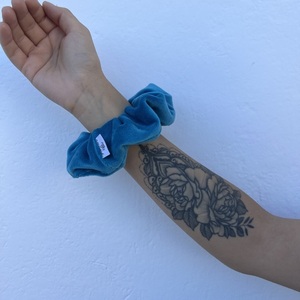 Petrol velvet regular scrunchie - ύφασμα, για τα μαλλιά, λαστιχάκια μαλλιών - 2