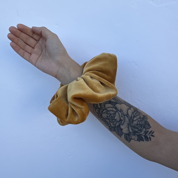 Mustard velvet XL scrunchie - ύφασμα, βελούδο, λαστιχάκια μαλλιών - 3