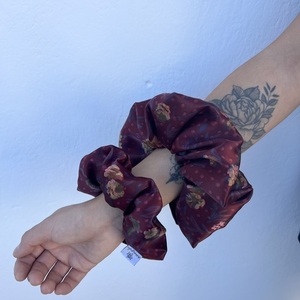 Ruby bloom XL scrunchie - ύφασμα, φλοράλ, λαστιχάκια μαλλιών, μεγάλα scrunchies - 2