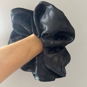 Black satin scrunchie xl - ύφασμα, λαστιχάκια μαλλιών - 2