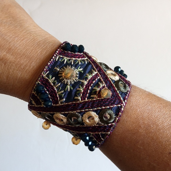 Χειροποίητο βραχιόλι boho από ύφασμα και κρύσταλλα - ύφασμα, χειροποίητα, boho, χεριού, αυξομειούμενα