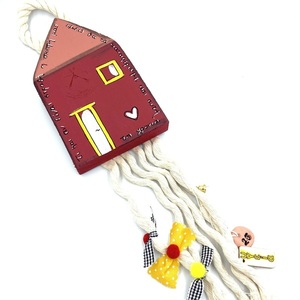 Γούρι 26 κρεμαστό ξύλινο ζωγραφισμένο Γούρι 26 κρεμαστό ξύλινο ζωγραφισμένο - ξύλο, vintage, σπίτι, μαμά, γούρια