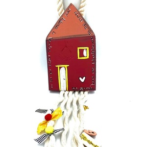 Γούρι 26 κρεμαστό ξύλινο ζωγραφισμένο Γούρι 26 κρεμαστό ξύλινο ζωγραφισμένο - ξύλο, vintage, σπίτι, μαμά, γούρια - 2