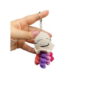 Μπρελόκ χταποδάκι plushie χειροποίητο πλεκτό ροζ με μεταλλικό κρίκο - λουλούδι, βαμβακερό νήμα, σπιτιού