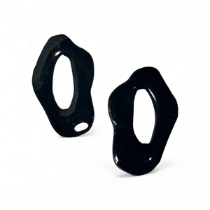 Midnight Loop-Χειροποίητα Μαύρα Σκουλαρίκια Midnight Loop από Πολυμερικό Πηλό – Γυαλιστερό Υγρό Γυαλί & Ατσάλινα Καρφάκια σε Αποδομημένο Κύκλο - ρητίνη, πηλός - 2