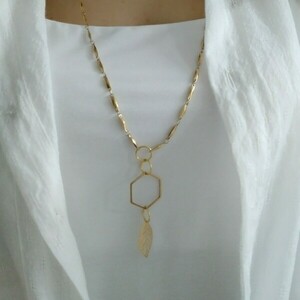 Μακρύ κολιέ με διακοσμητικά σχέδια εξάγωνο και φύλλο μήκους 41εκ. - επιχρυσωμένα, χρυσό, μακριά